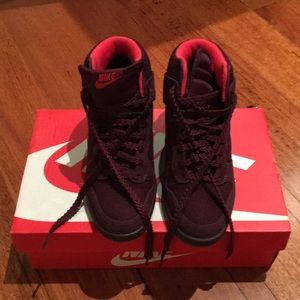 Nike Women's Dunk Sky Hi Essential